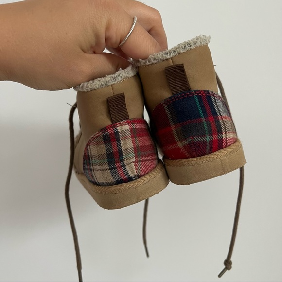 [BOGO ✨] Baby Gap Fall/Spring Booties 🍂 - Picture 3 of 5